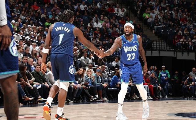  爱德华兹生涯新高森林狼屠戮马刺  