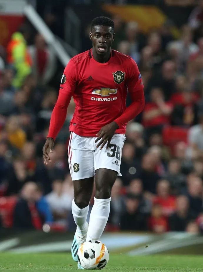  狼队边路传中制胜，主场一球小胜布伦特福德  