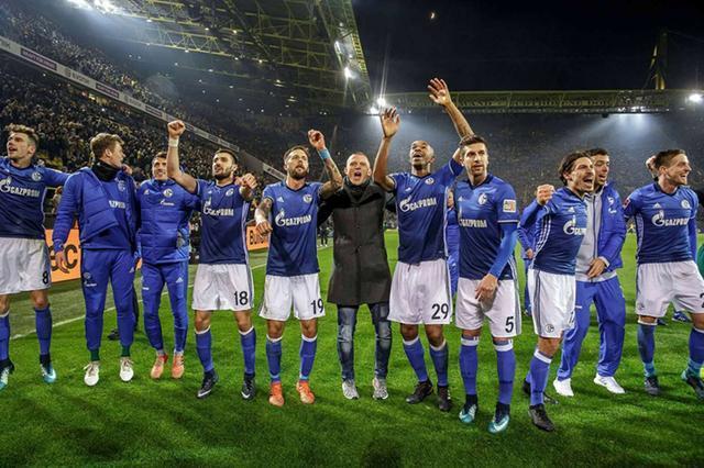  沙尔克04青训小将临危受命，首次首发即贡献关键助攻  